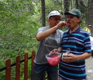 Gerard-offer-water-melon-Xenophon-reciprocating