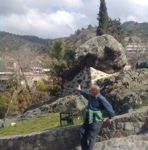 yiannis-telling-story-of-big-rock-kakopetria